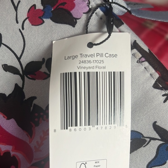 NWT Vera Bradley Large Travel Pill Case in Vineyard Floral - Picture 3 of 4